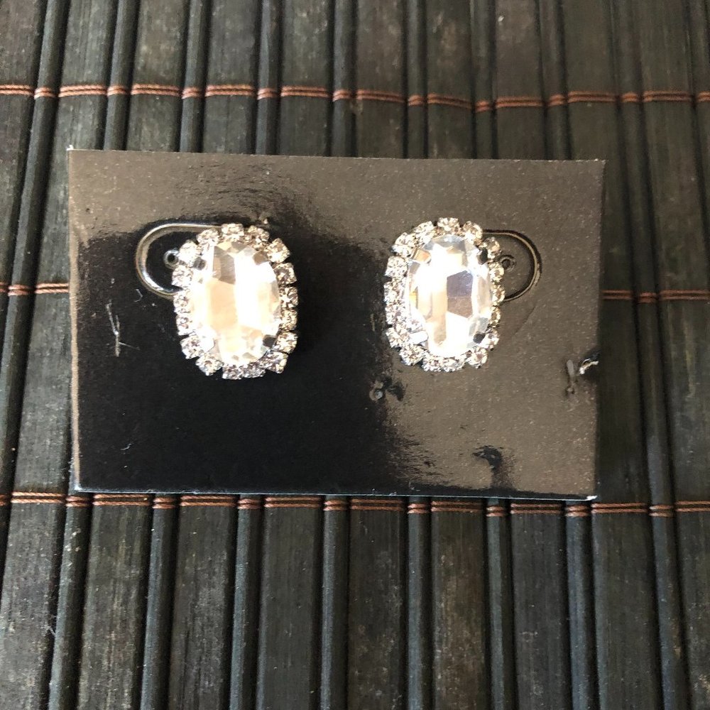WOMEN'S PIERCED DESIGNERS EARRINGS